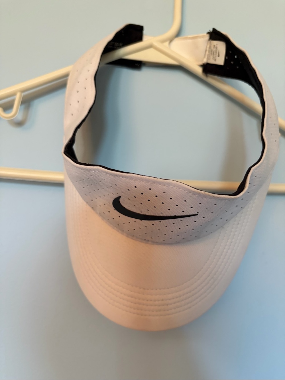 Nike White Women’s Sport Visor with Black Swoosh
